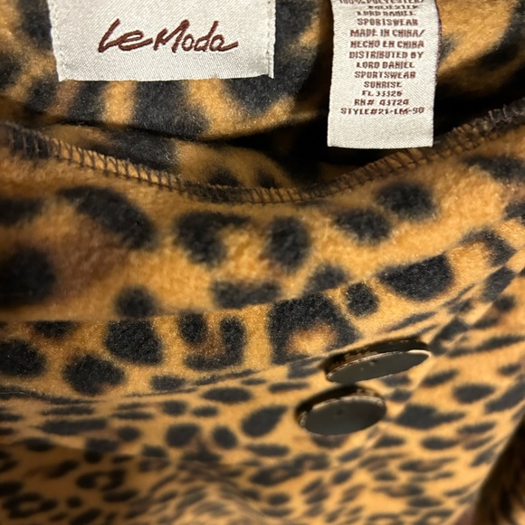 Cheetah designed Poncho (OS) - Picture 3 of 7